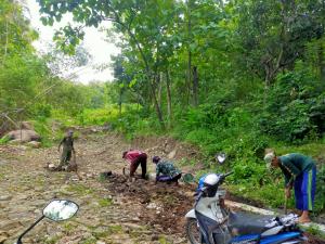 Gotong Royong - warga, pamong dan linmas